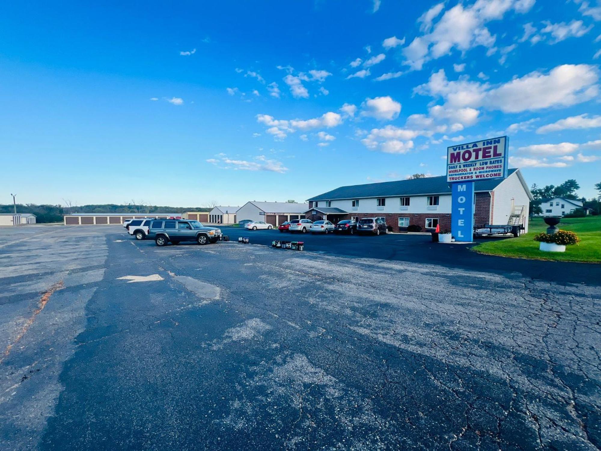 Villa Inn Motel Near Hwy 12 Wi Capital O Fort Atkinson Exterior photo